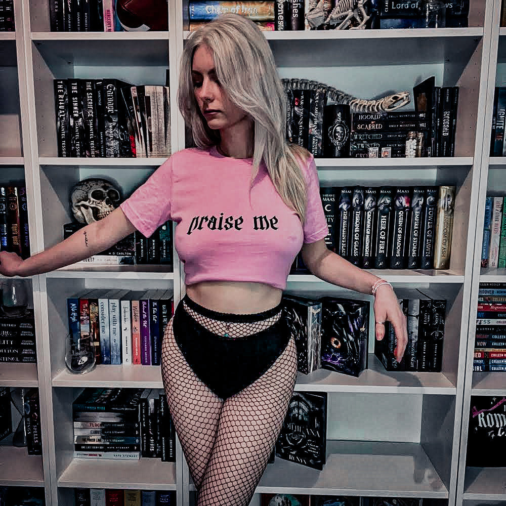 Praise Me Tee