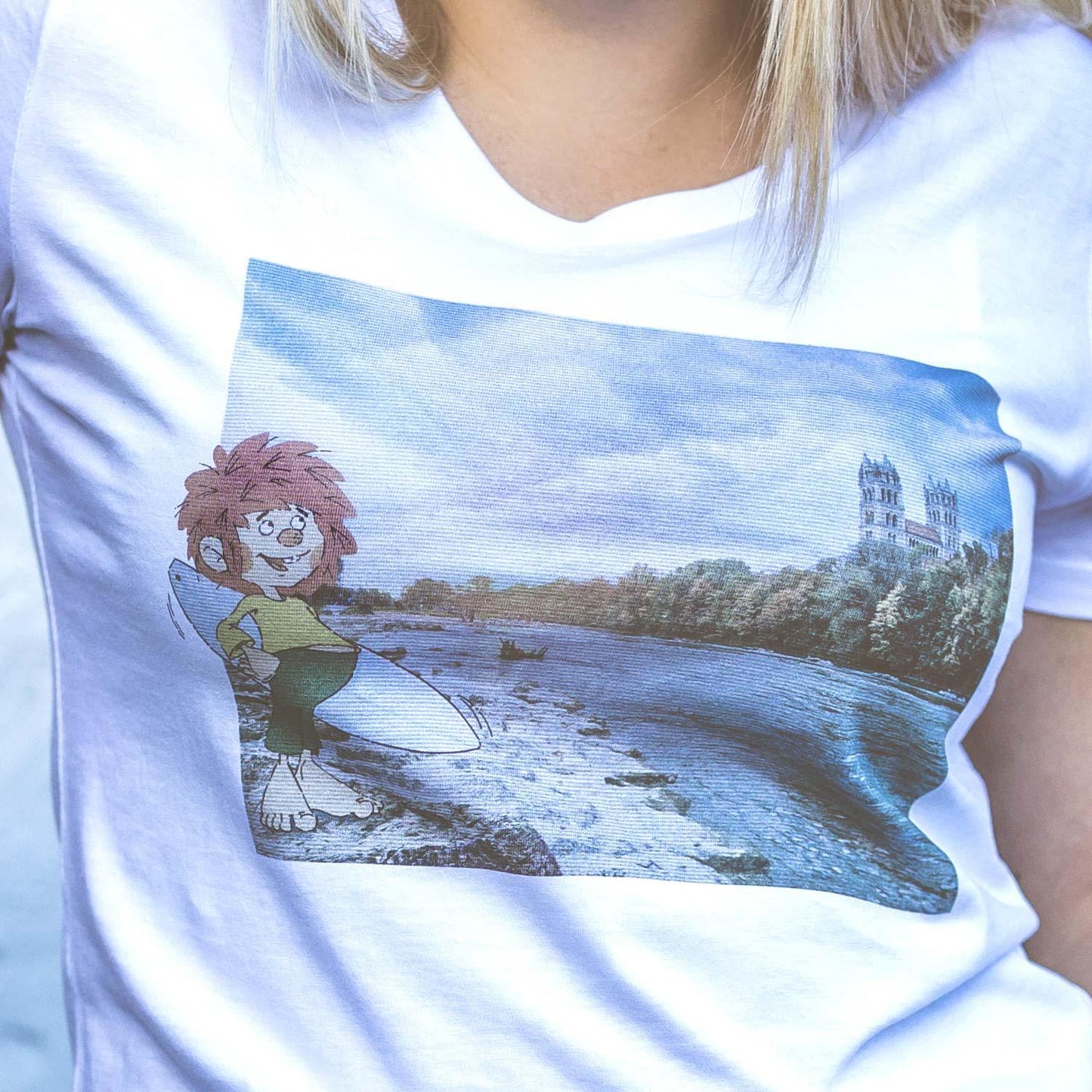 Â®Pumuckl Damen T-Shirt "Surfer-Kobold"