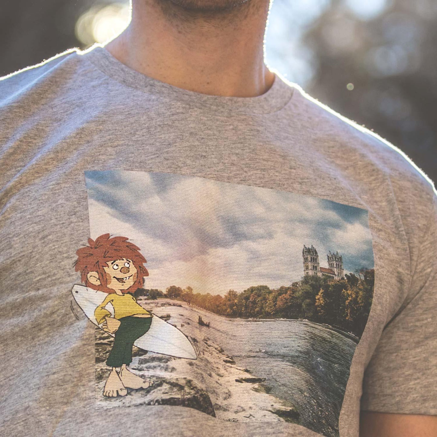 Â®Pumuckl Herren T-Shirt "Surfer-Kobold"